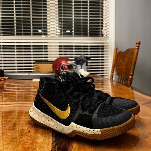 No box, only wore a couple times, won’t find them this clean for this price! - Picture 1 of 8